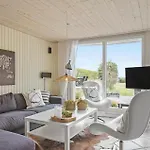 3 Bedroom Awesome In Hébergement de vacances *