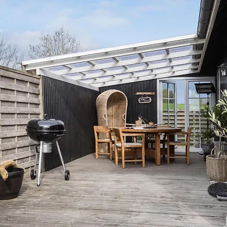 בית נופש 3 Bedroom Awesome In *