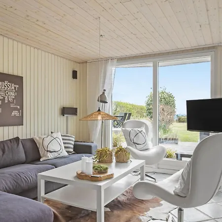 3 Bedroom Awesome In Дом отдыха *